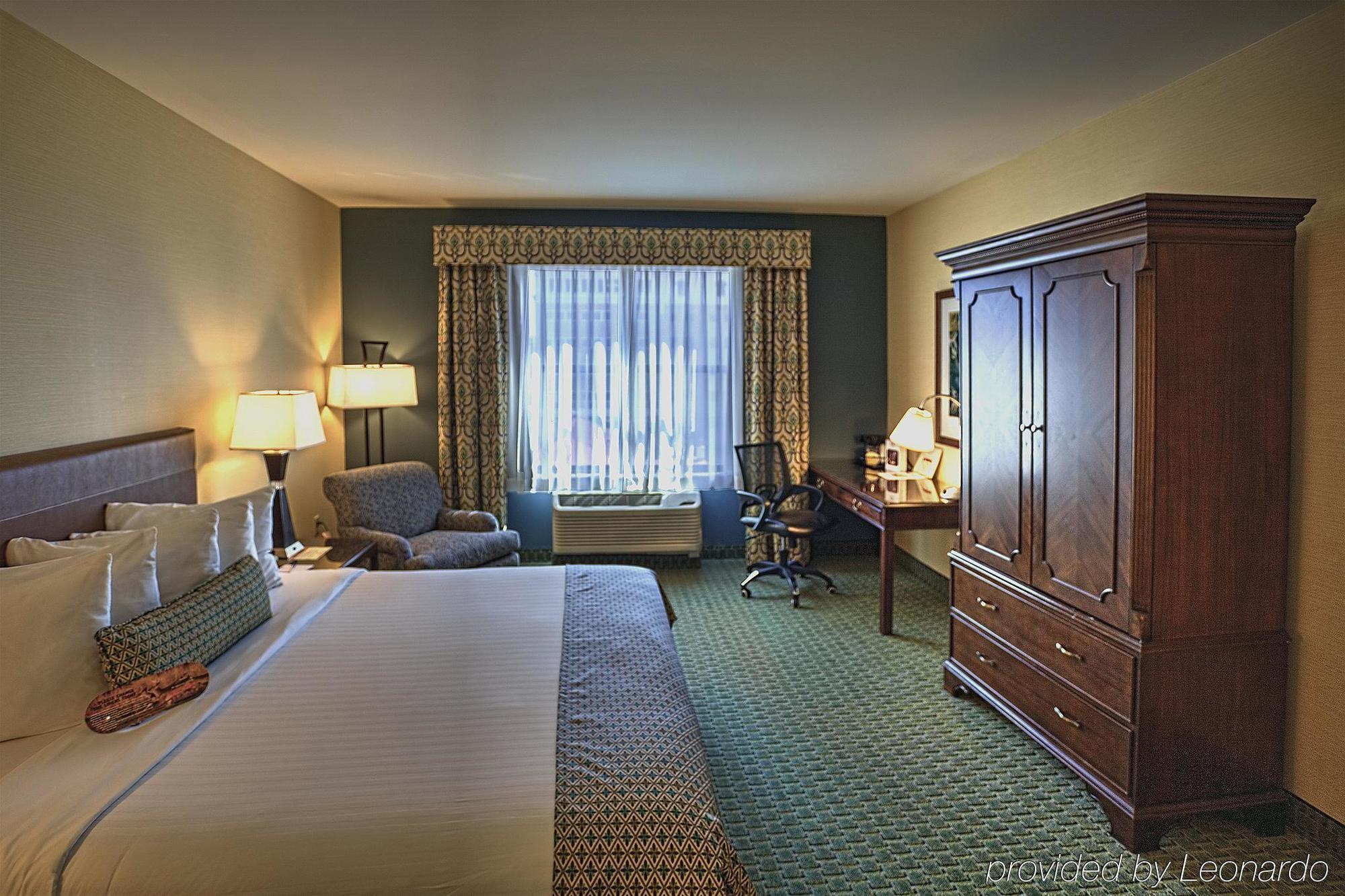 The Hotel Warner West Chester Exterior photo