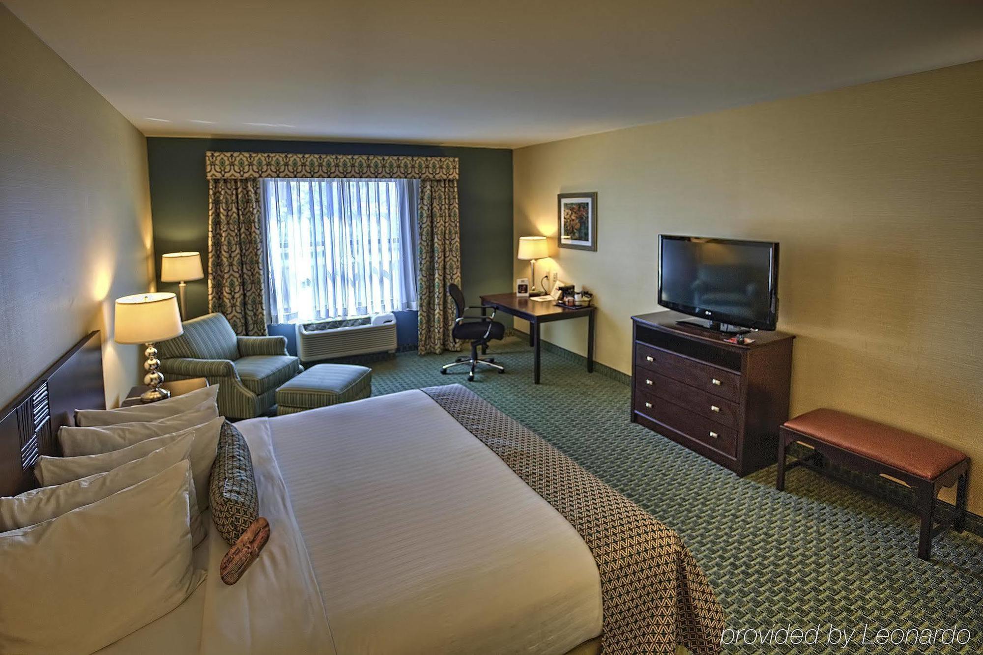 The Hotel Warner West Chester Exterior photo